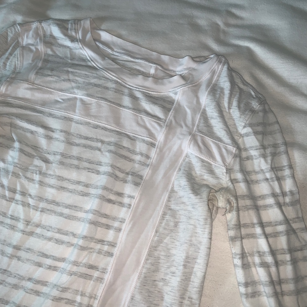 Lululemon long sleeve shirt size 4
